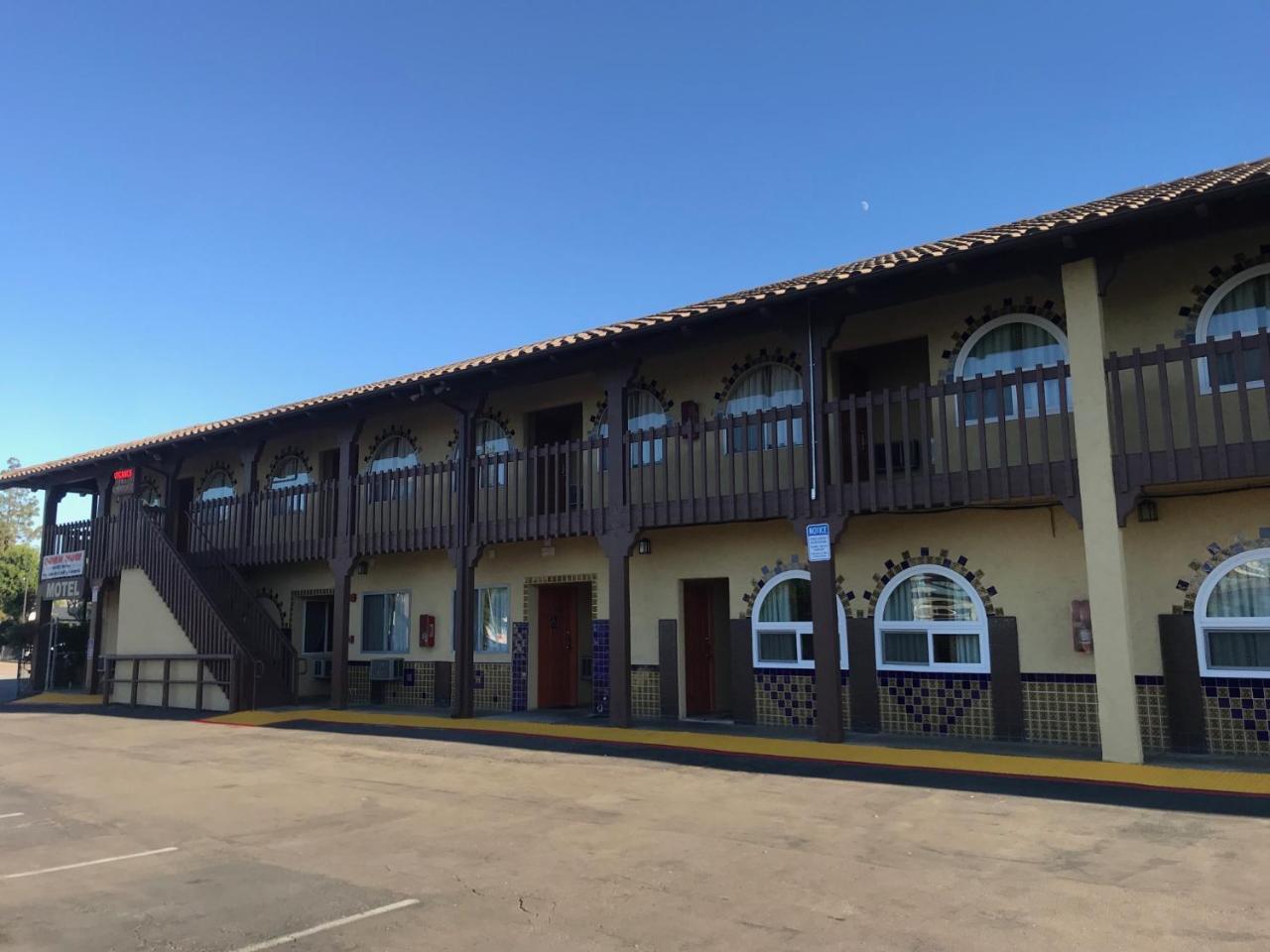 Hacienda Motel Escondido Ngoại thất bức ảnh