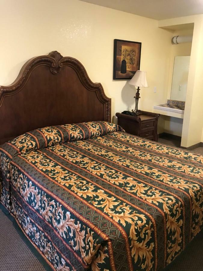 Hacienda Motel Escondido Ngoại thất bức ảnh